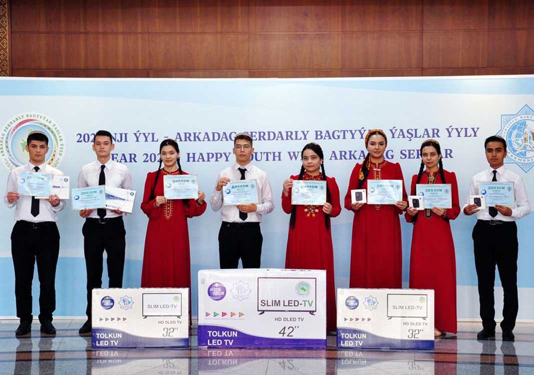 HGI-de «XXI asyrda diplomatiýanyň orny» atly düzme bäsleşiginiň ýeňijilerini sylaglamak dabarasy geçirildi