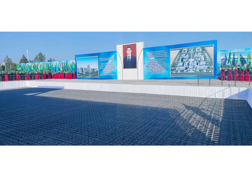 Türkmen döwlet binagärlik-gurluşyk institutynyň täze binalar toplumynyň düýbüni tutmak dabarasy