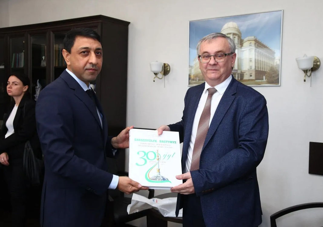 Türkmenistanyň Baş konsuly Saratow uniwersitetine baryp gördi