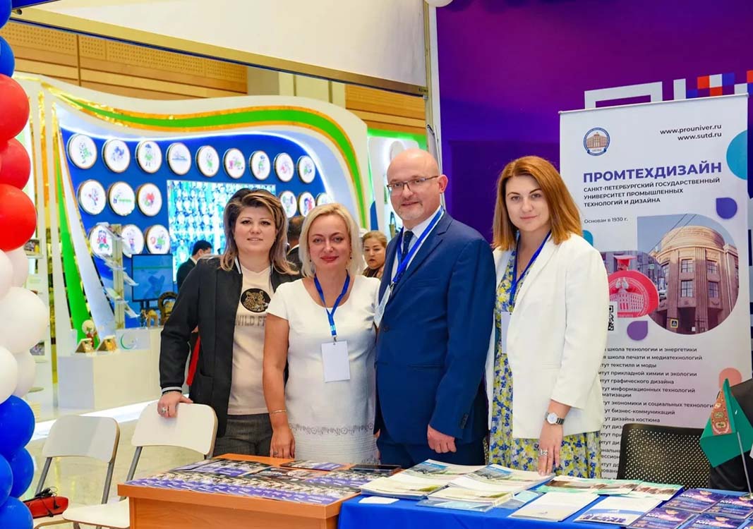 Abraýly rus uniwersitetiniň prorektory türkmen talyplary üçin bilim mümkinçilikleri barada gürrüň berdi