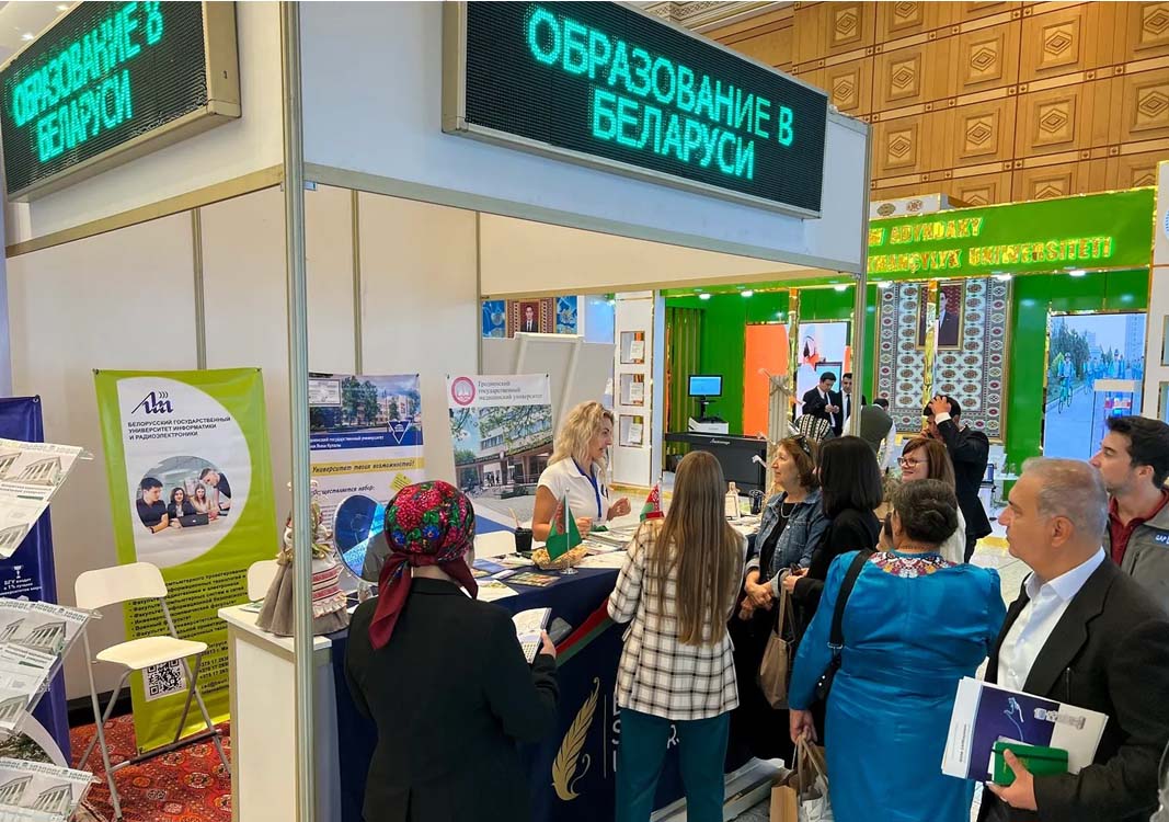 Belarusyň uniwersitetleri Türkmenistanda geçirilen sergide bilim hyzmatlaryny hödürlediler