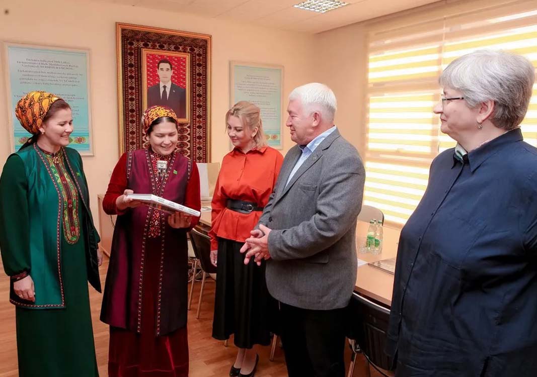 Rus ÝOM-larynyň wekiliýeti Magtymguly adyndaky Türkmen döwlet uniwersitetine baryp gördi