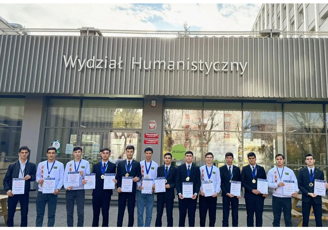 Türkmenistanly talyplar matematika boýunça halkara bäsleşiginde altyn medala mynasyp boldular