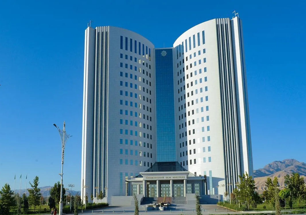 Türkmen ýaşlary Hytaýa we Wengriýa okuwa iberiler