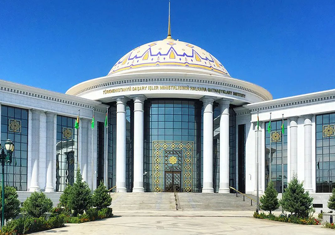 Ýaponiýanyň ilçisi TDIM-iň Halkara gatnaşyklary institutyna baryp gördi