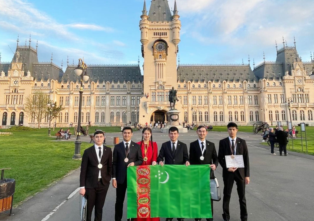 Türkmen talyplary Rumyniýada geçirilen matematika olimpiadasynda 17 medal gazandylar