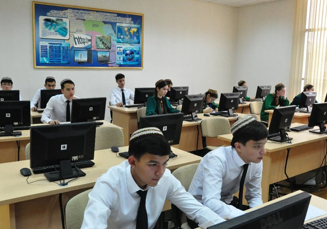 Halkara gatnaşyklary instituty mekdep okuwçylarynyň arasynda geçirilen olimpiadanyň netijelerini yglan etdi
