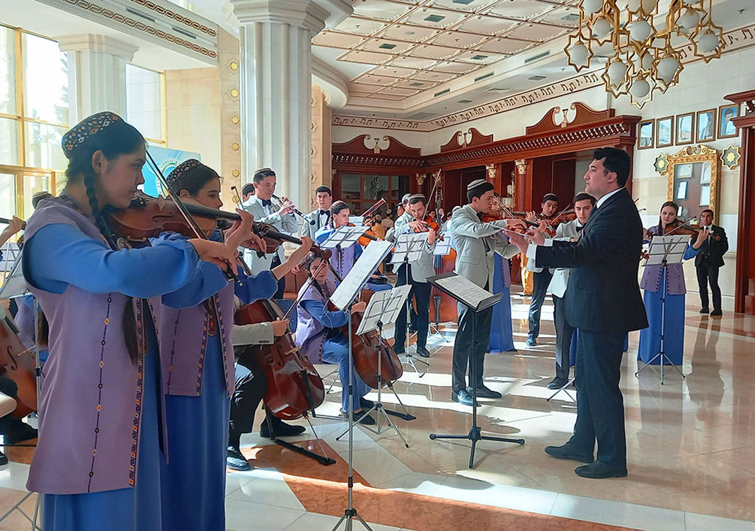 Daňatar Öwezow adyndaky Türkmen döwlet ýörite sazçylyk mekdebiniň döredilmeginiň 95 ýyllygyna bagyşlanan konsert