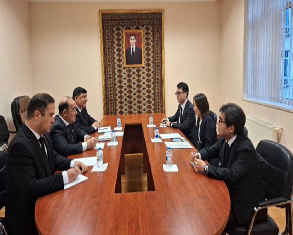 ÝAPONIÝALY BILIM IŞGÄRLERI BILEN HYZMATDAŞLYK