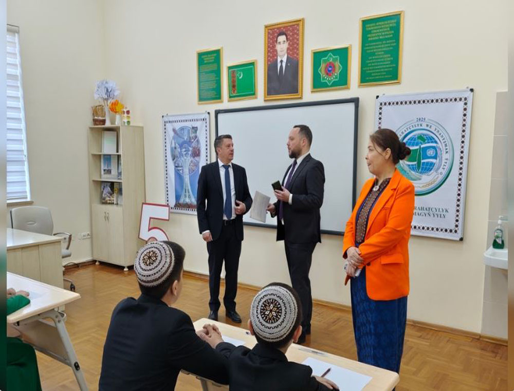 В школах Ашхабада и регионов Туркменистана проходит олимпиада по французскому языку